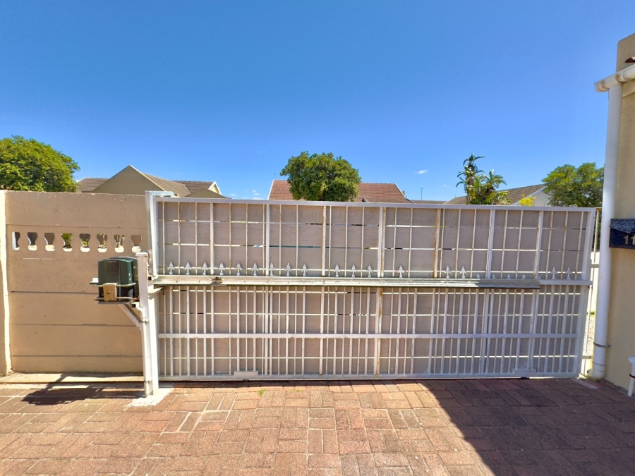 3 Bedroom Property for Sale in Strandfontein Village Western Cape